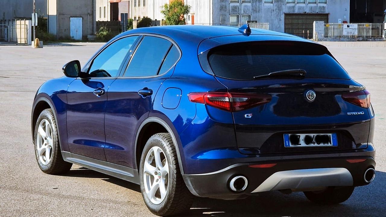 Alfa Romeo Stelvio 2.2 Turbodiesel 180 CV AT8 Q4 Business