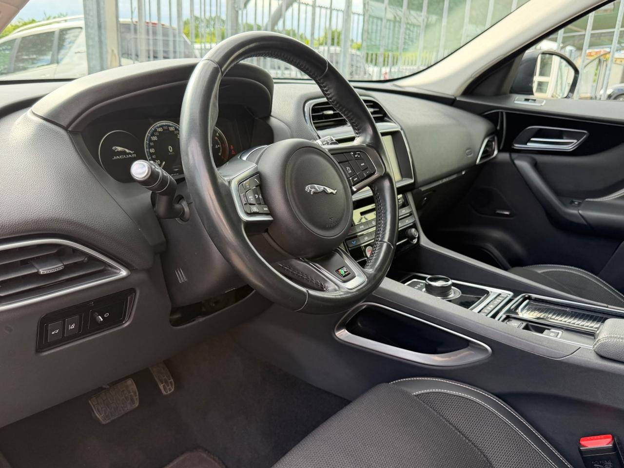 Jaguar F-Pace 2.0 D 180 CV AWD aut. R-Sport