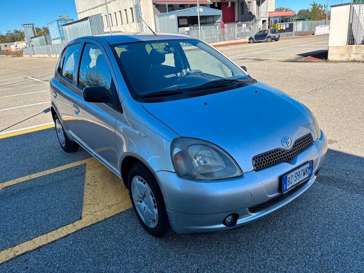 Toyota Yaris 1.3i 16V cat 5 porte SOL ADATTA AI NEOPATENTATI