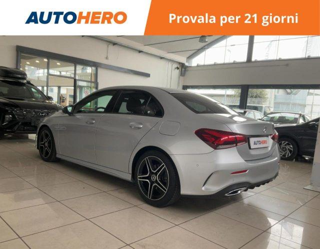 MERCEDES-BENZ A 200 Premium