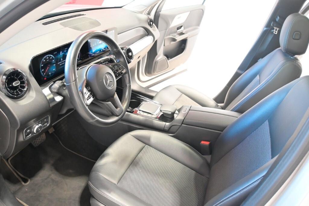 MERCEDES-BENZ GLB 180D 115CV AUTOMATIC BUSINESS SOLUTION ( FARI LED - TETTO PANORAMICO APR. - CRUISE - PELLE - NAVI PREMIUM - PARK ASSIST - TELECAMERA POST. )