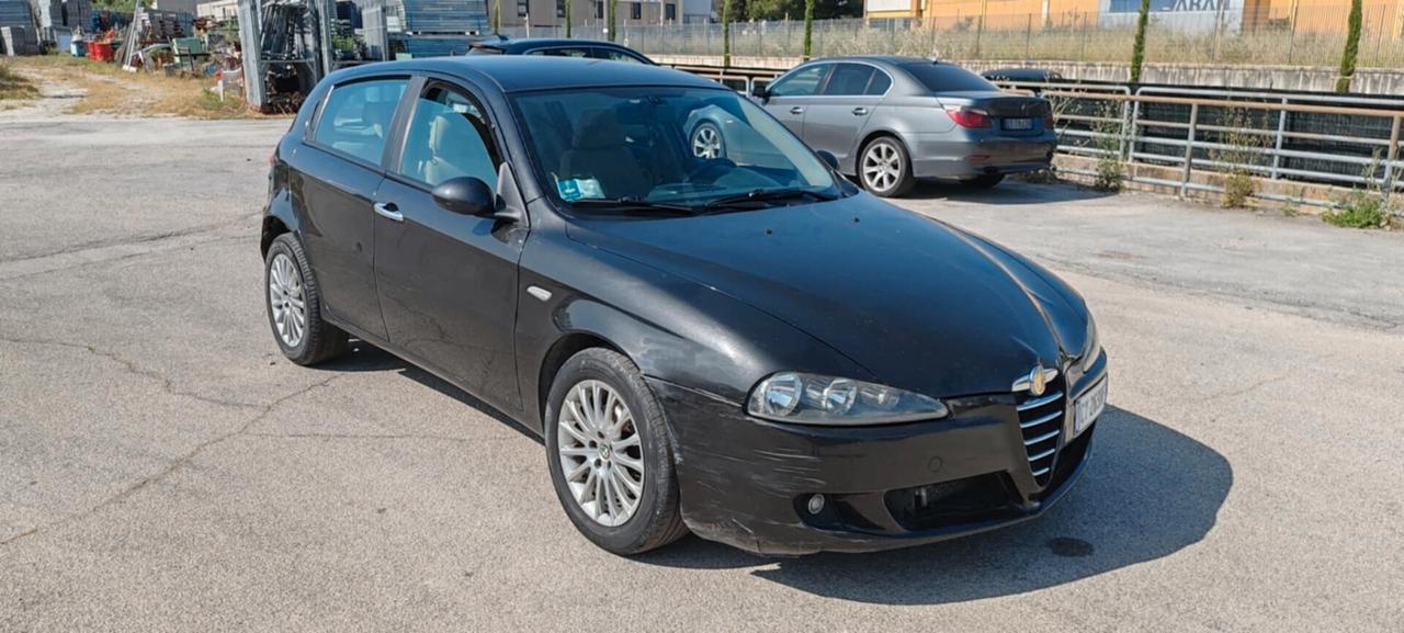 Alfa Romeo 147 1.9 JTD (120) 5 porte Distinctive