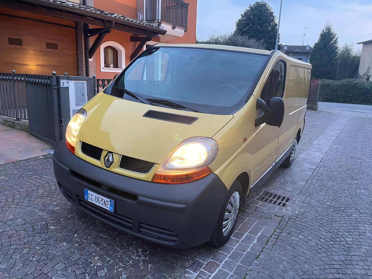 Renault Trafic T27 1.9 dCi/82CV PC-TN Furgone