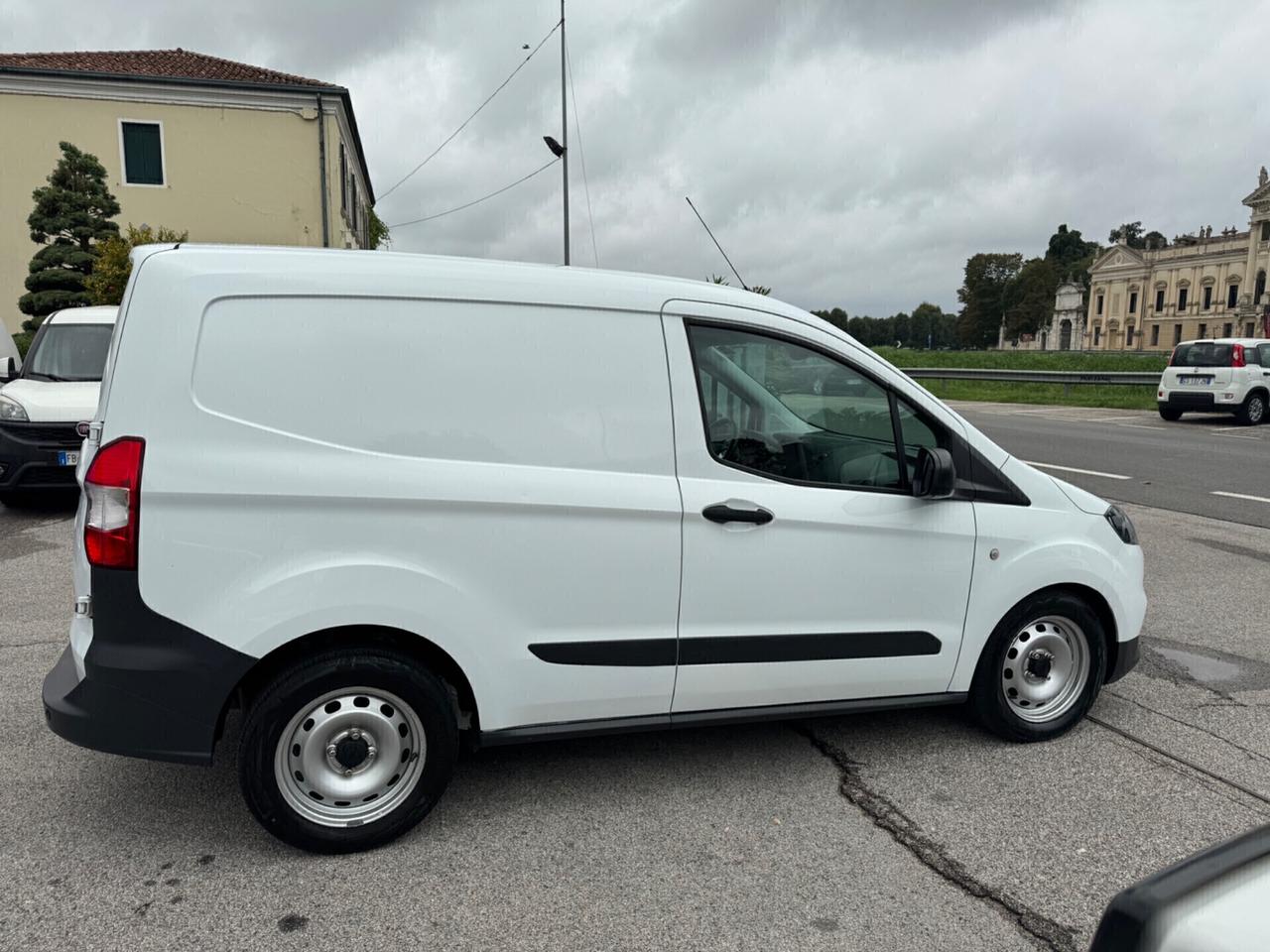 Ford Transit Courier 1.5 TDCi 75CV Van Entry