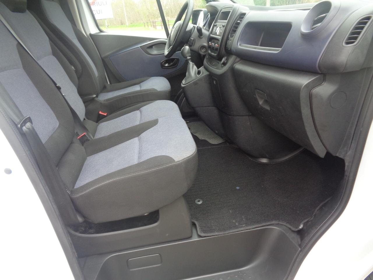 Vivaro 1.6 BiTurbo friziobne e volano km0 garz 12