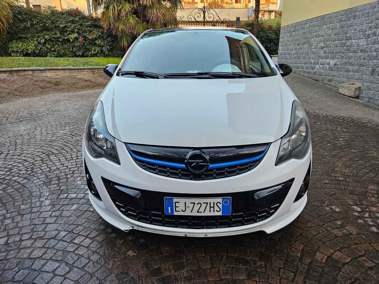 Opel Corsa 1.4 16V 3 porte b-color White Edition