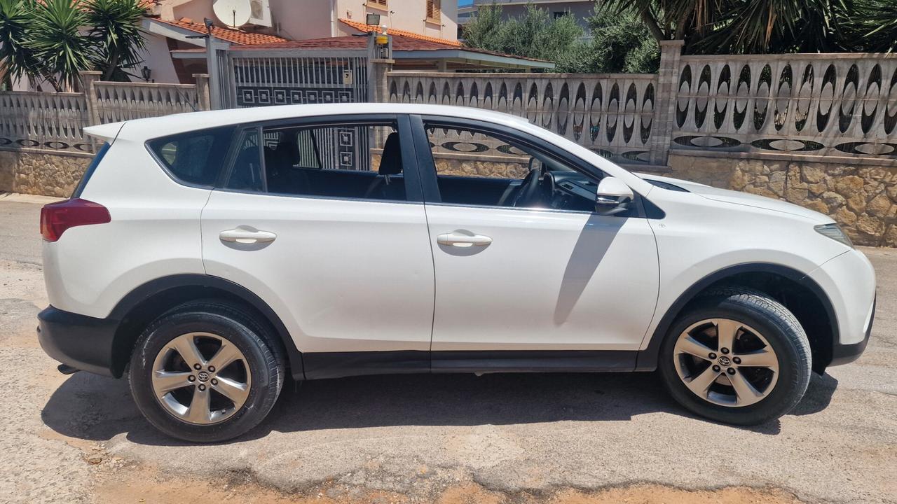 Toyota RAV 4 RAV4 2.0 D-4D 2WD Style White Ed.