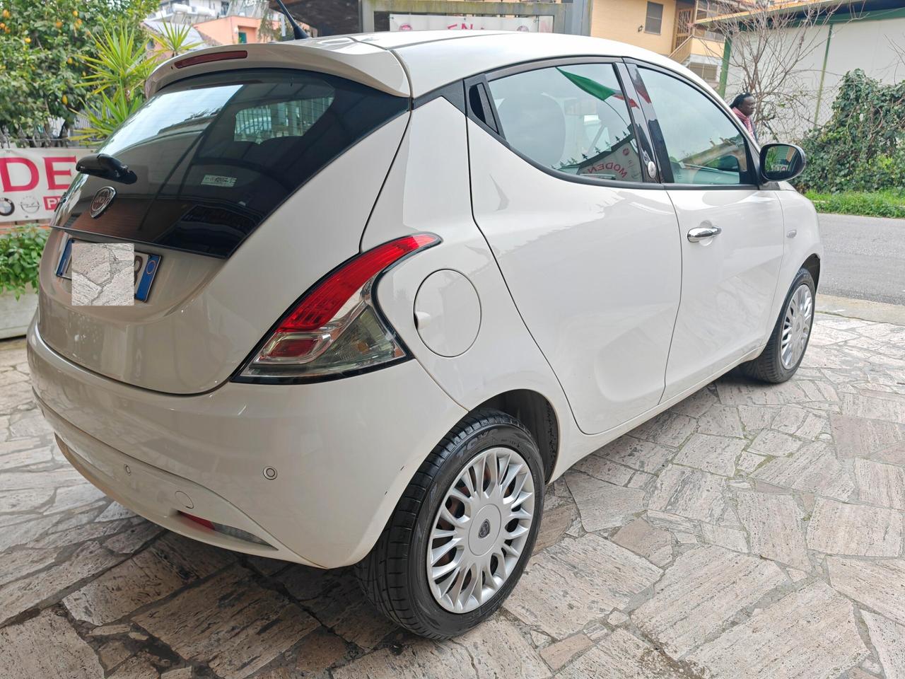 Lancia Ypsilon 1.2 69 CV 5 porte GPL Ecochic Silver OK NEOPATENTATI