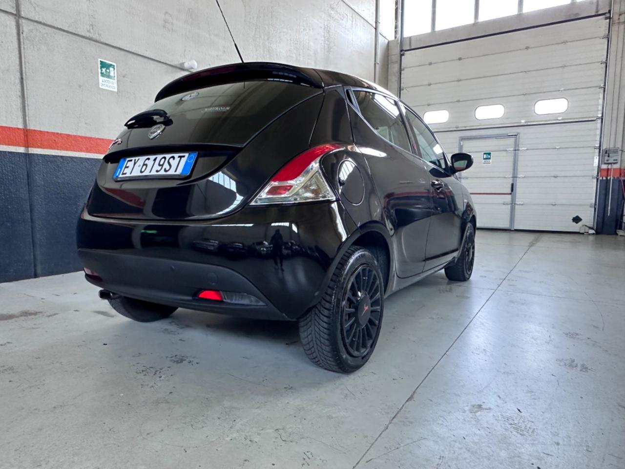 Lancia Ypsilon 1.2 69 CV 5 porte Gold