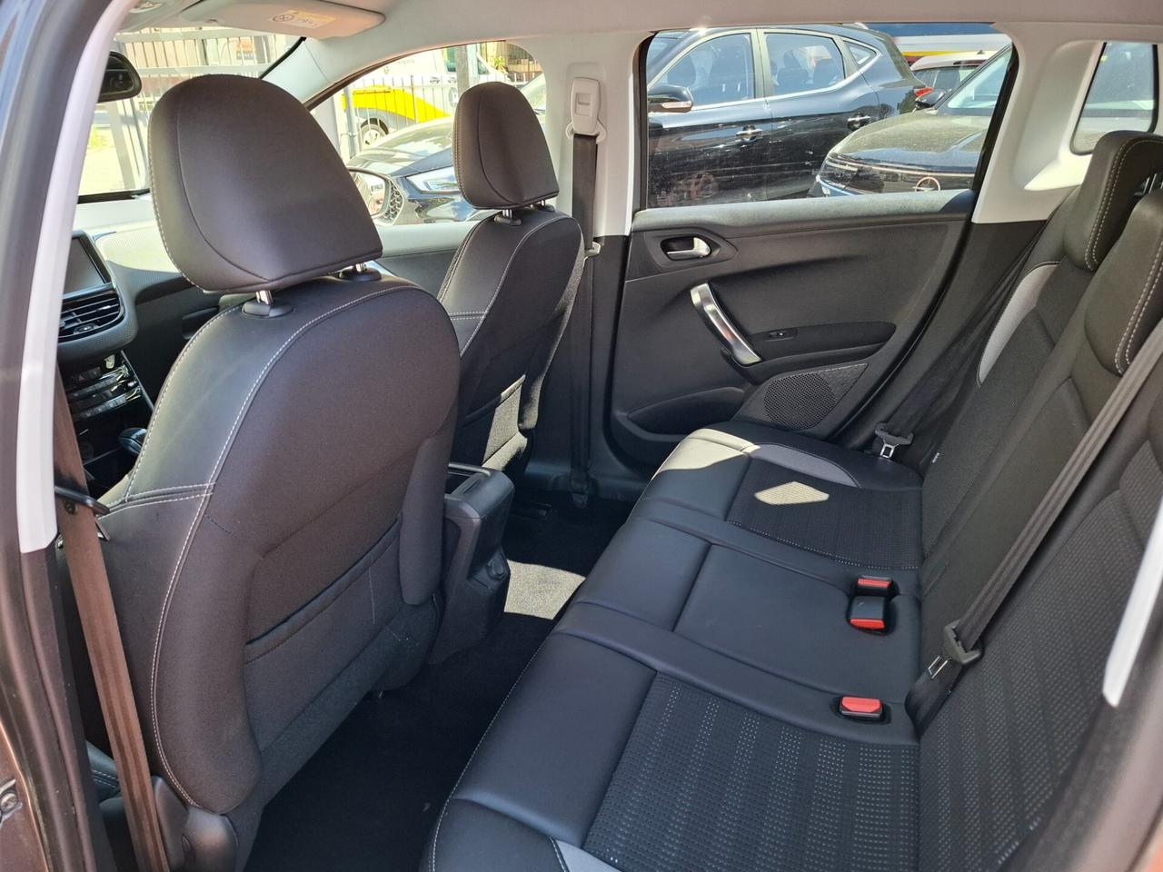 Peugeot 2008 BlueHDi 100 Allure