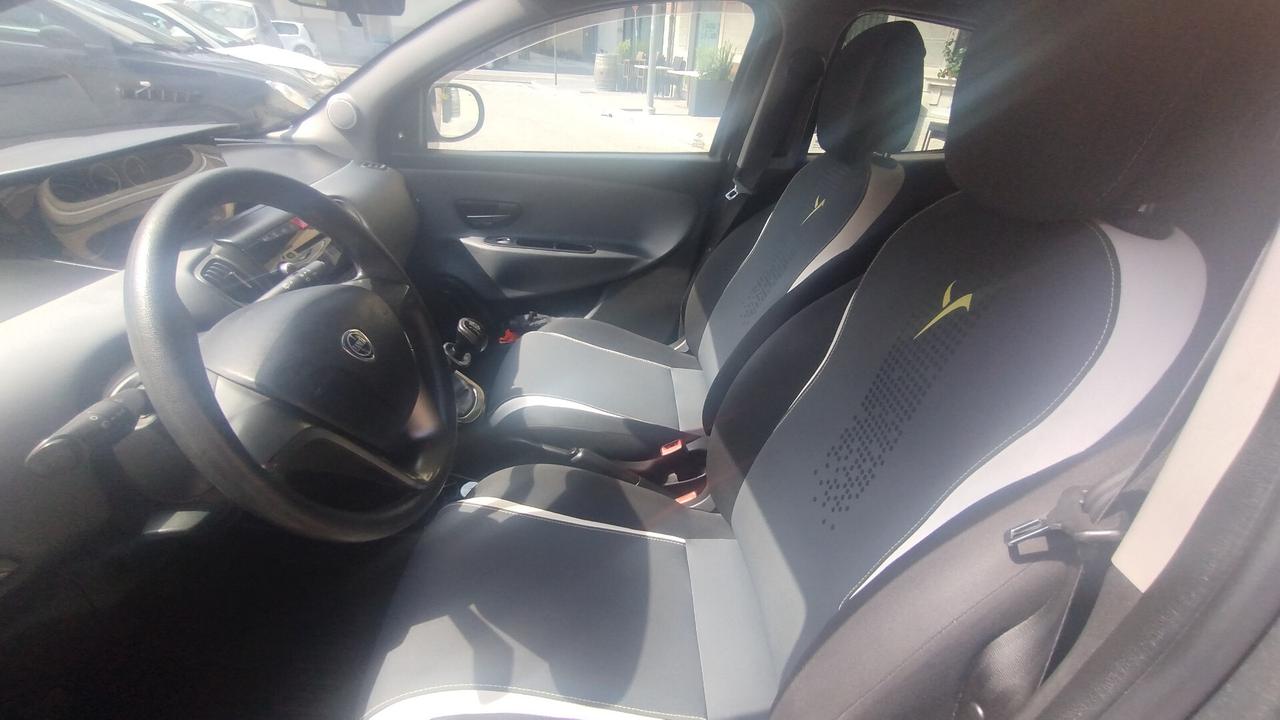 Lancia Ypsilon 1.2 69 CV 5 porte Elefantino NEOPATENTATI