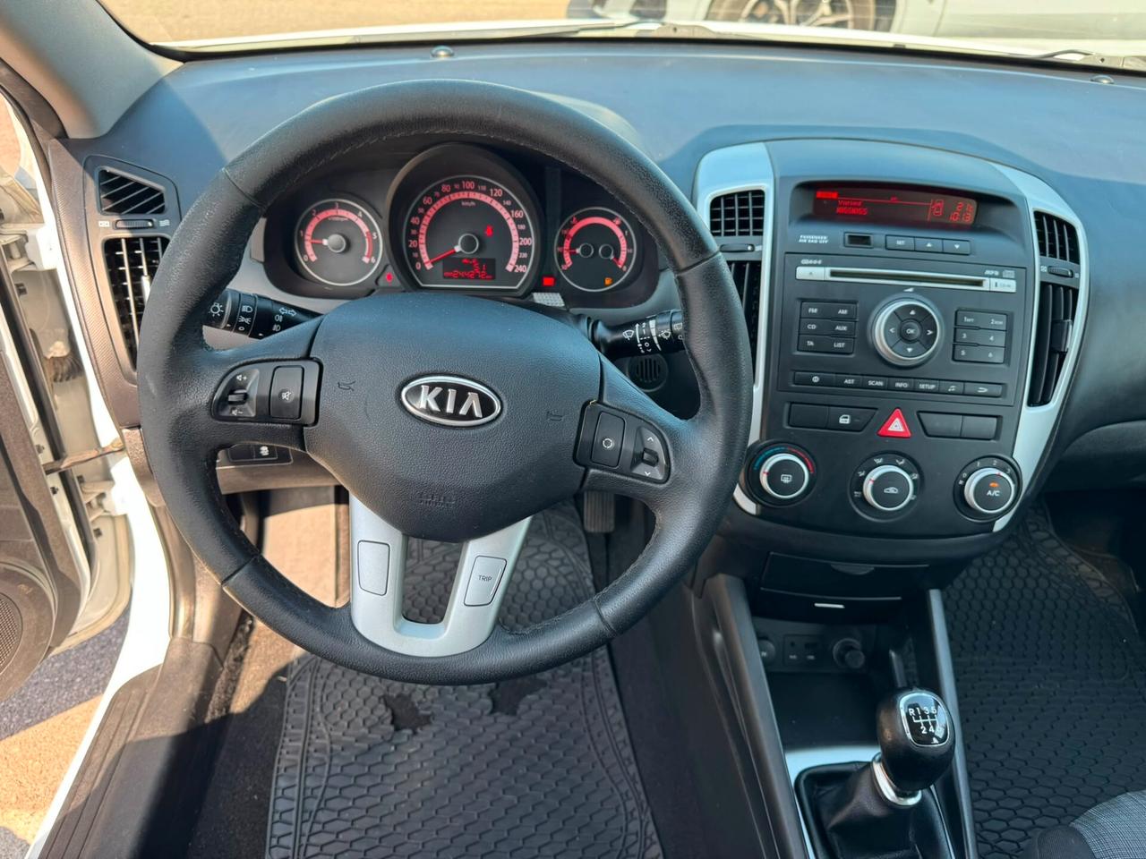 Kia Ceed 1.6 Diesel 90 CV: Affidabilità al giusto prezzo!