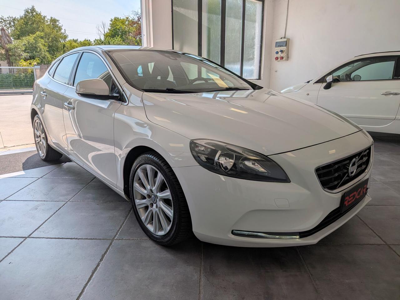 VOLVO V40 1.6 D2