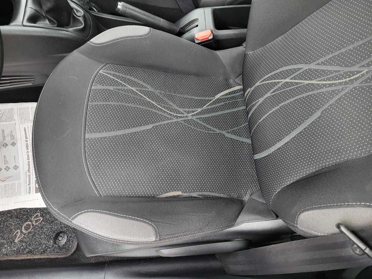 PEUGEOT 208 1,4 HDI-UNICO PROPRIETAR-4 REVISIONI