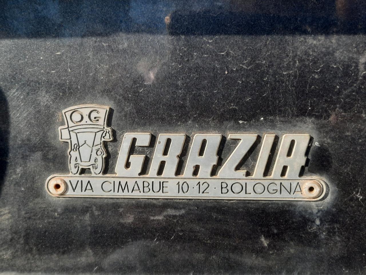 Mercedes 200 adibito a Carro- Funebre del 1973