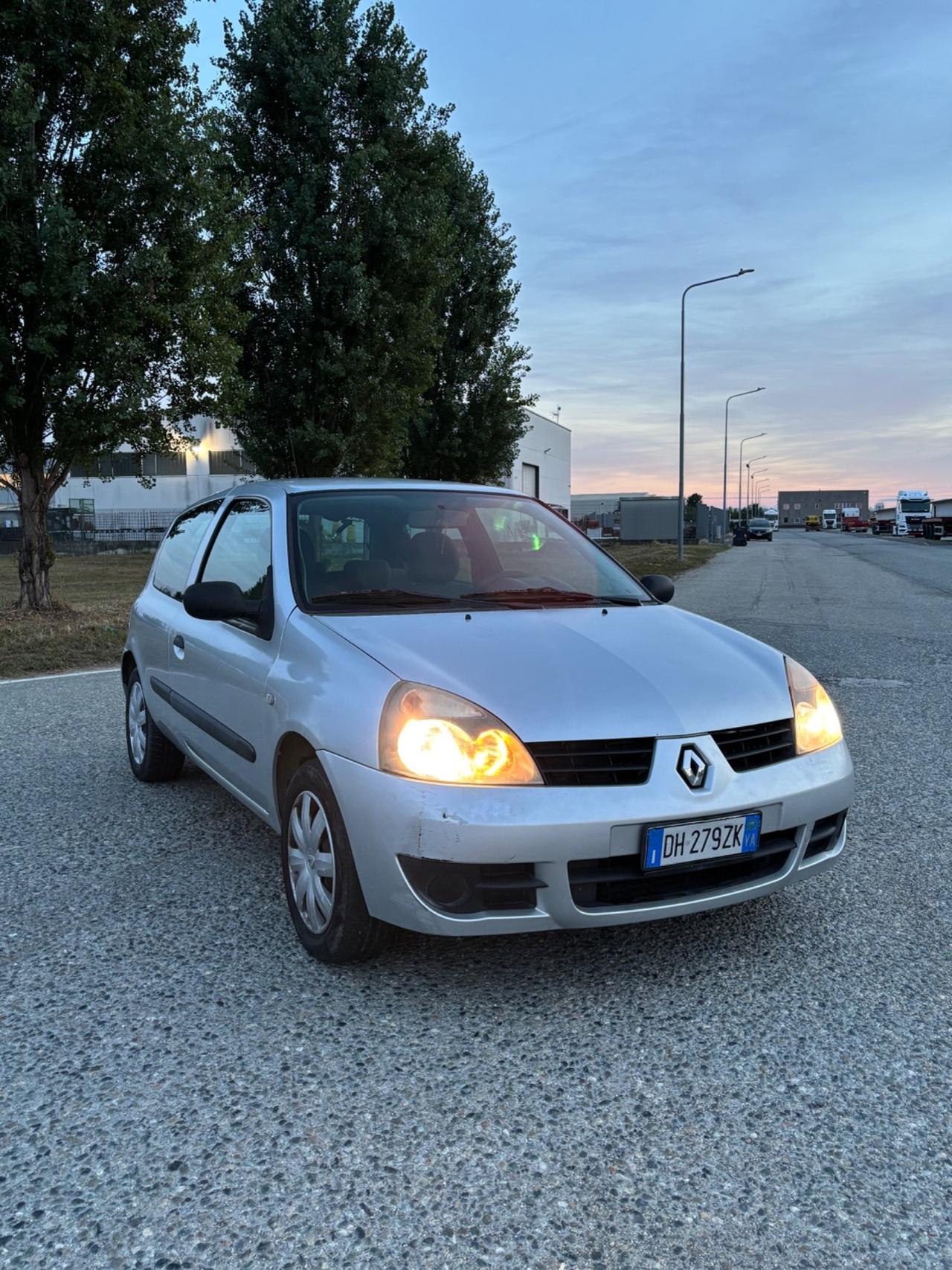 Renault Clio 1.2 NEOPATENTATI