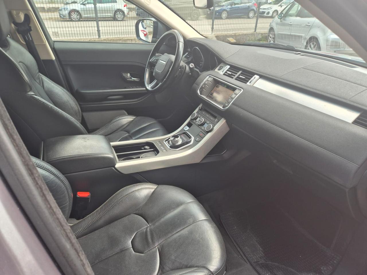 LR Range Evoque 2.2 TD4 Vers. PURE E5B -- 4x4!!!