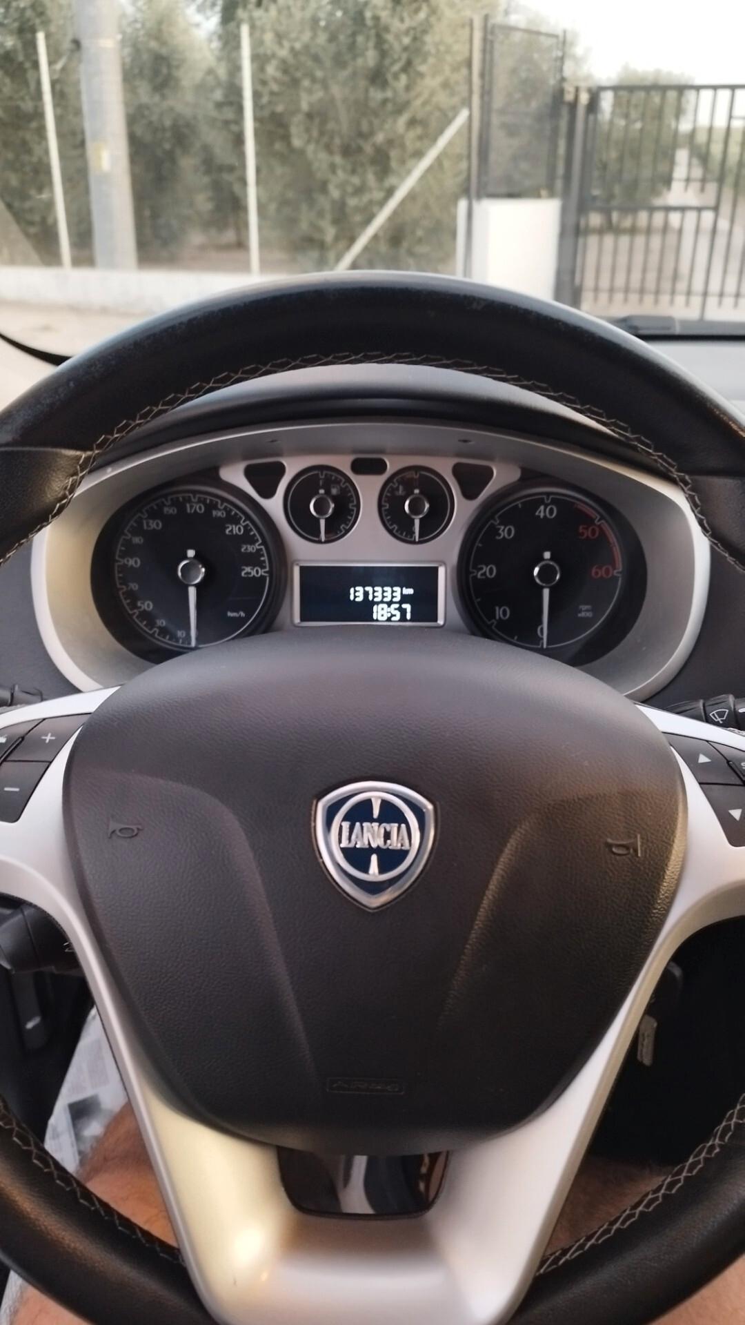 Lancia Delta 1.6 MJT DPF 105 CV Silver