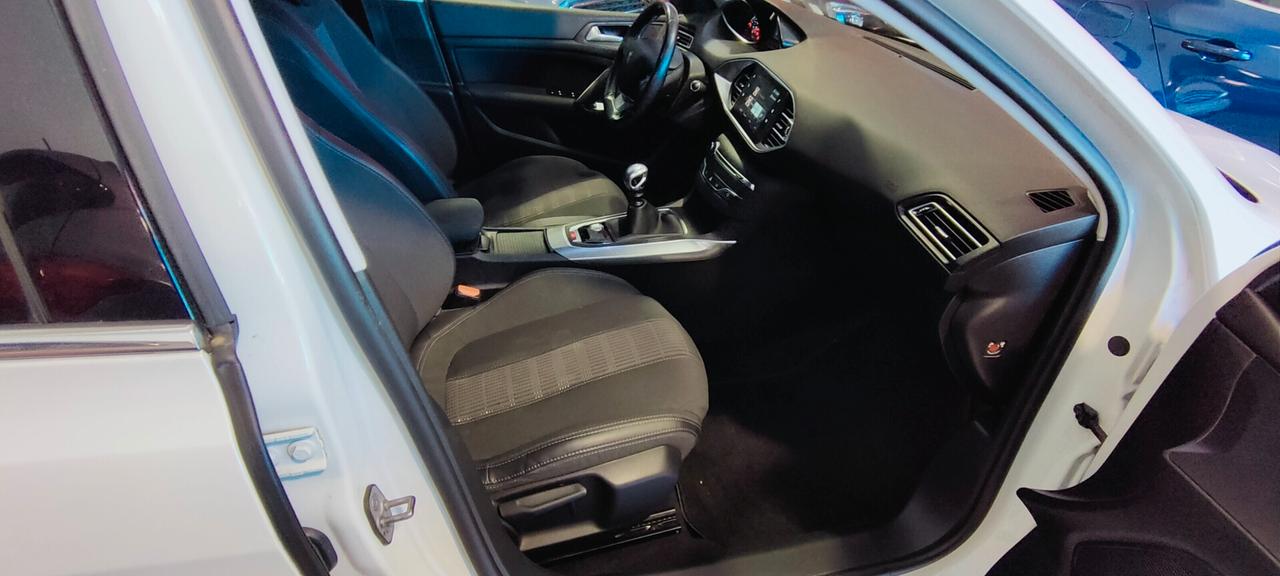 Peugeot 308 BlueHDi 130 S&S Allure 120.000 KM