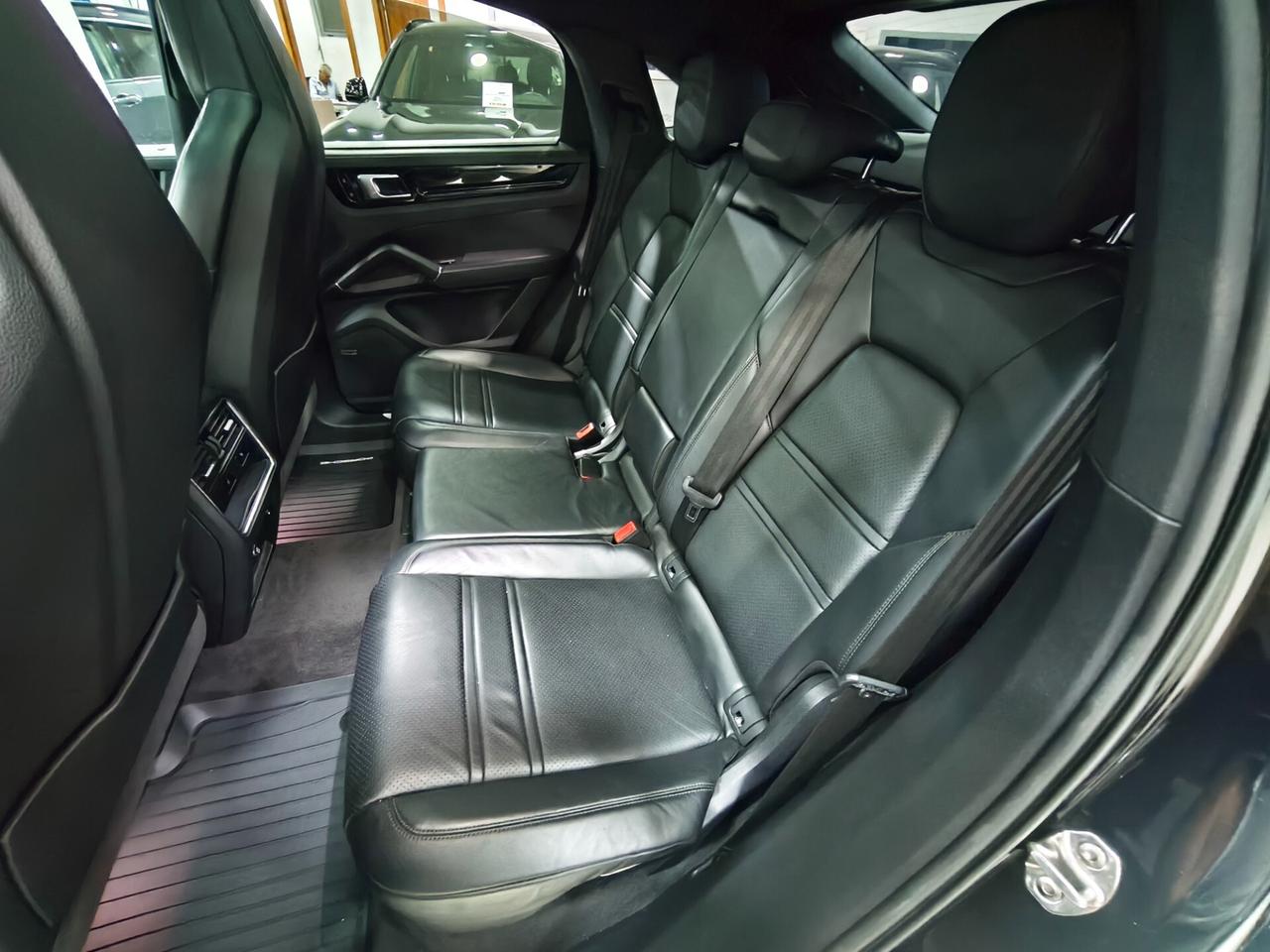 Porsche Cayenne Coupé 3.0 V6 340 cv platinium edition