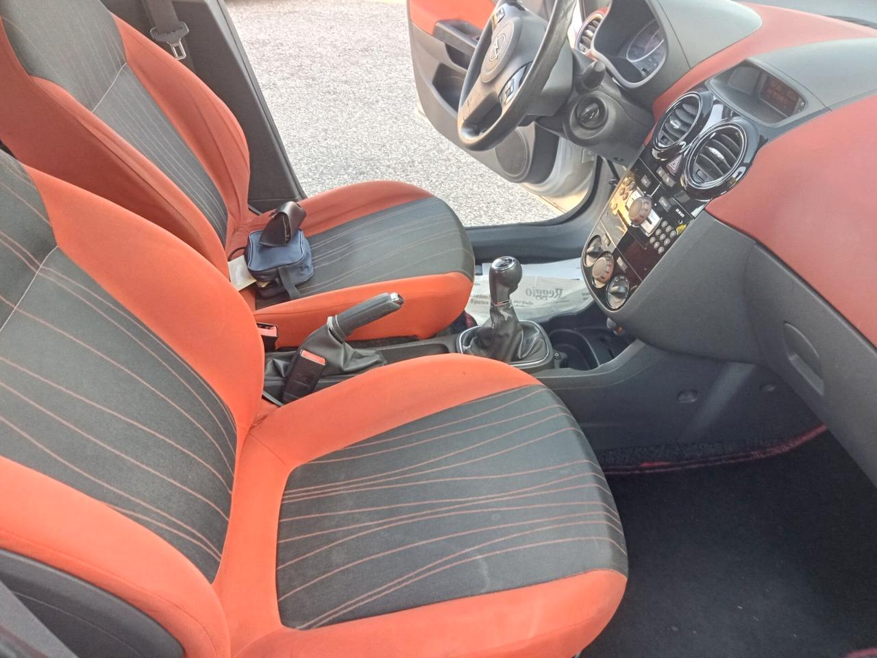 Opel Corsa 1.2 5 porte Club 2010