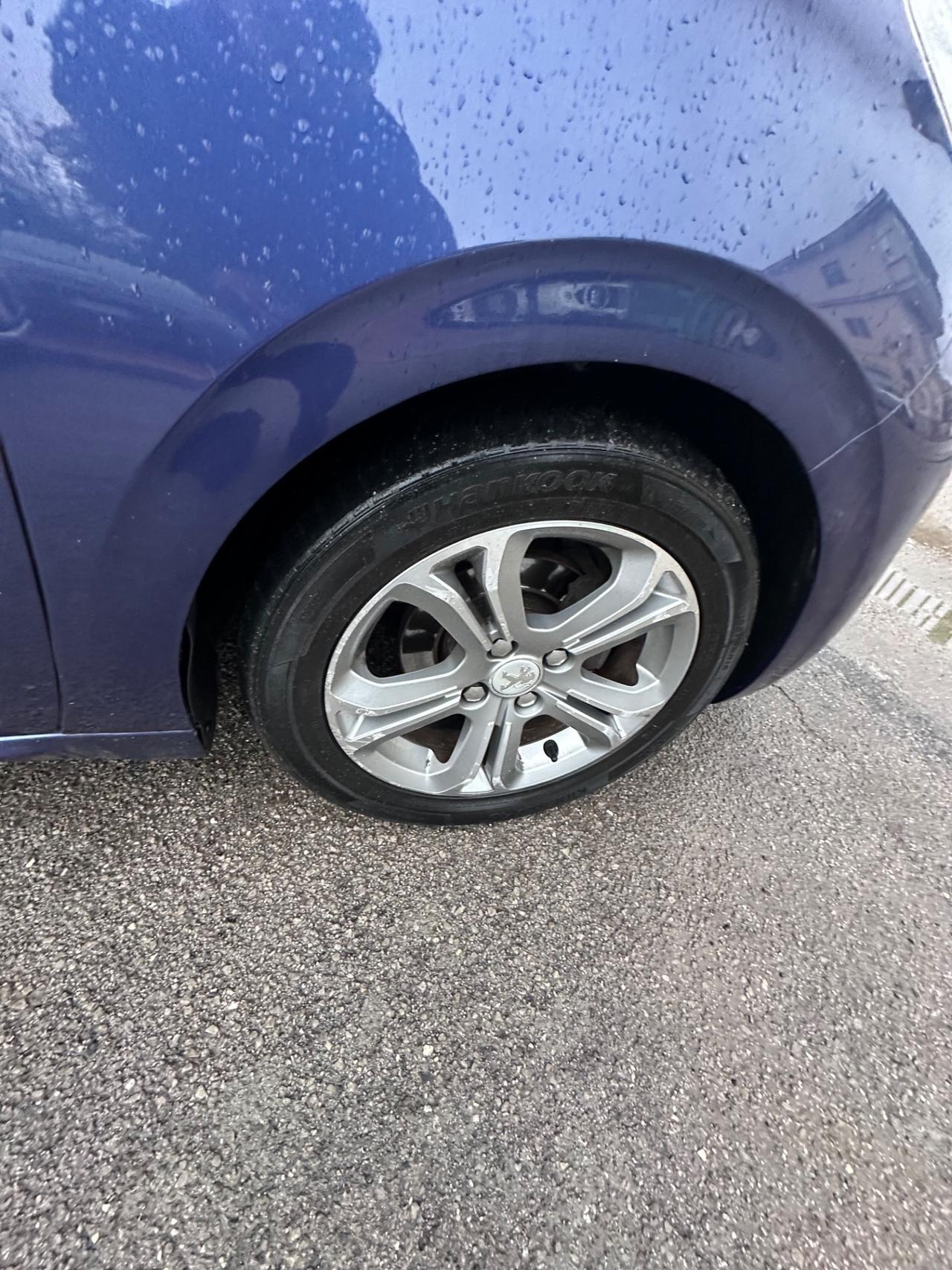 Peugeot 208 1.6 e-HDi 92 CV Stop&Start 5 porte Allure