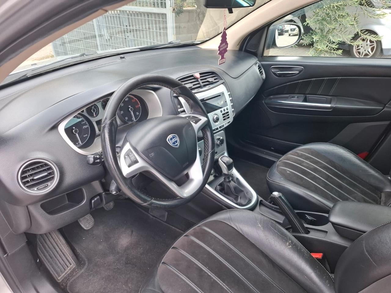 Lancia Delta 1.6 MJT DPF Silver Neopatentati