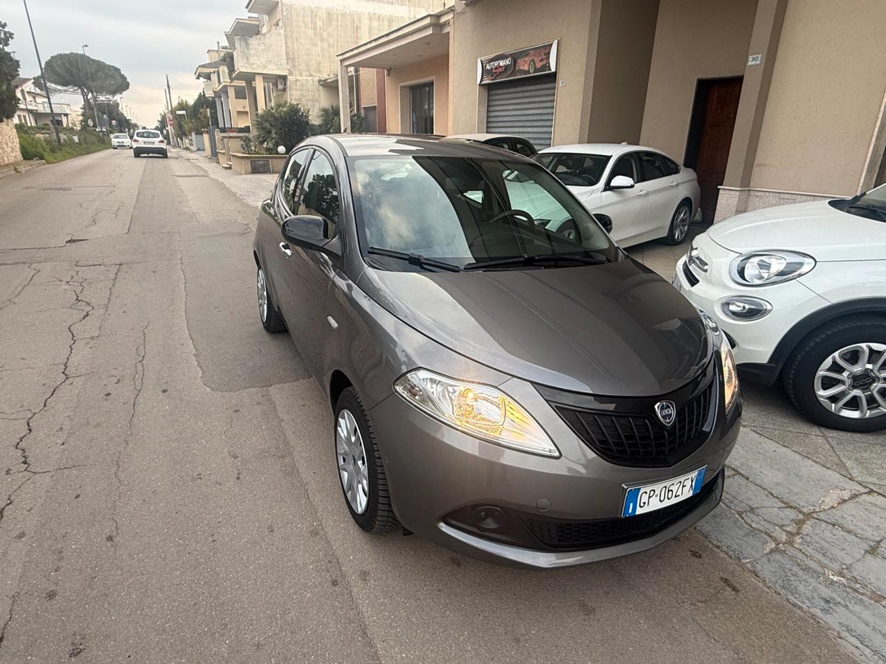 Lancia Ypsilon 1.0 FireFly 5 porte S&S Hybrid Silver Plus