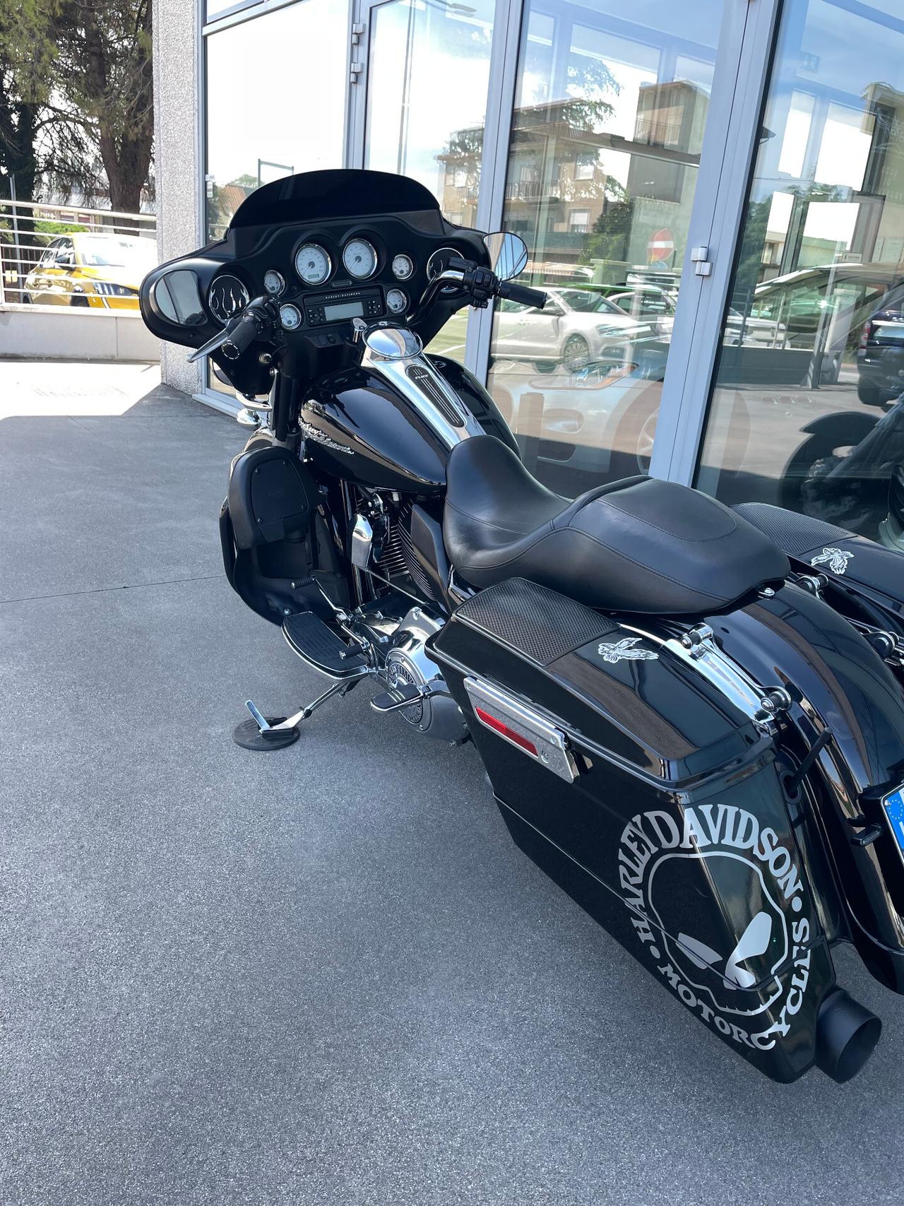 Harley-davidson Touring Street Glide Twin Cam 96 Six Speed con molti accessori sosp.Ohlins