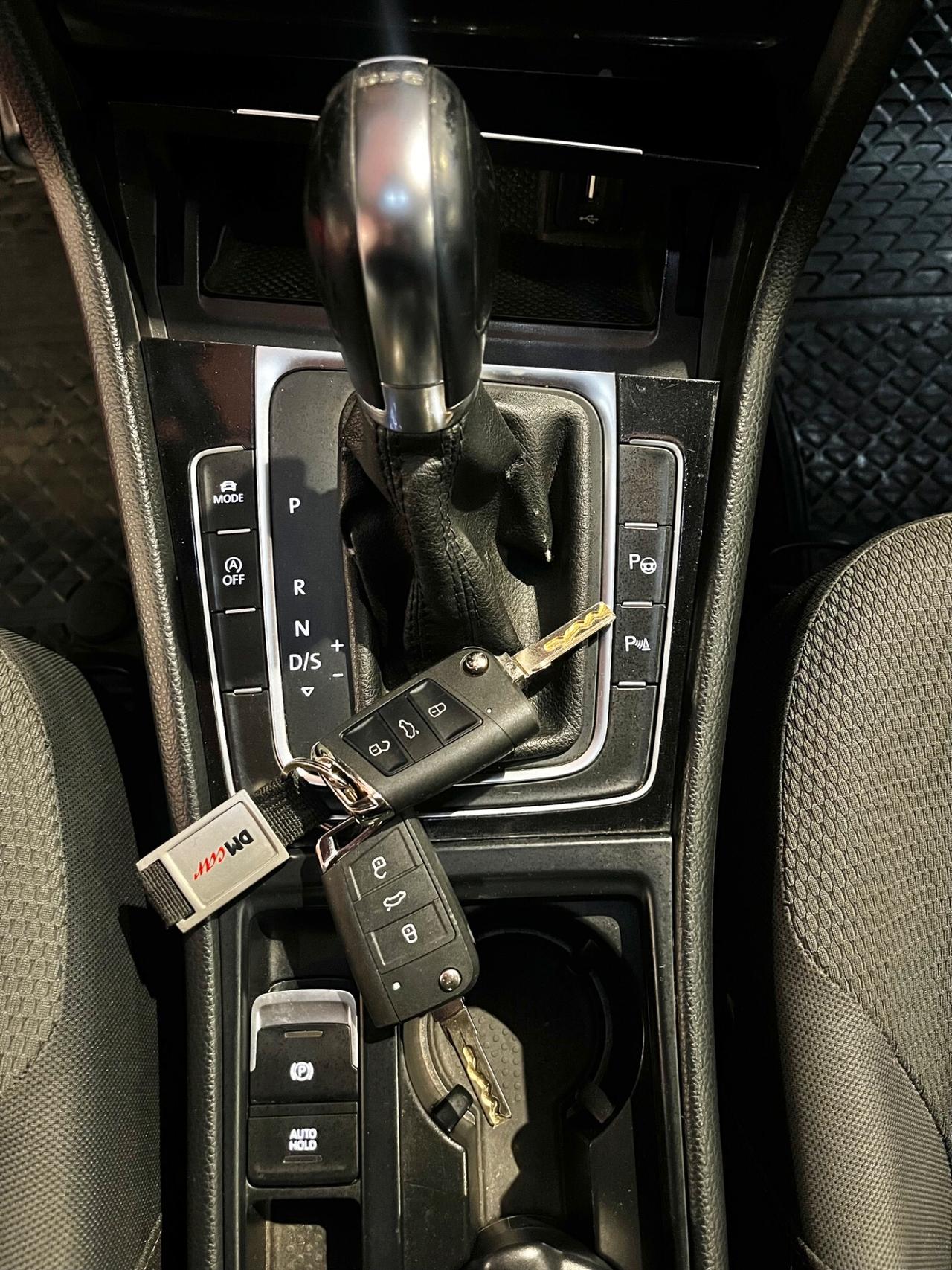 VOLKSWAGEN GOLF VII 105 CV TDI HIGHLINE DSG RETROCAMERA CERCHI IN LEGA OK NEOPATENTATI