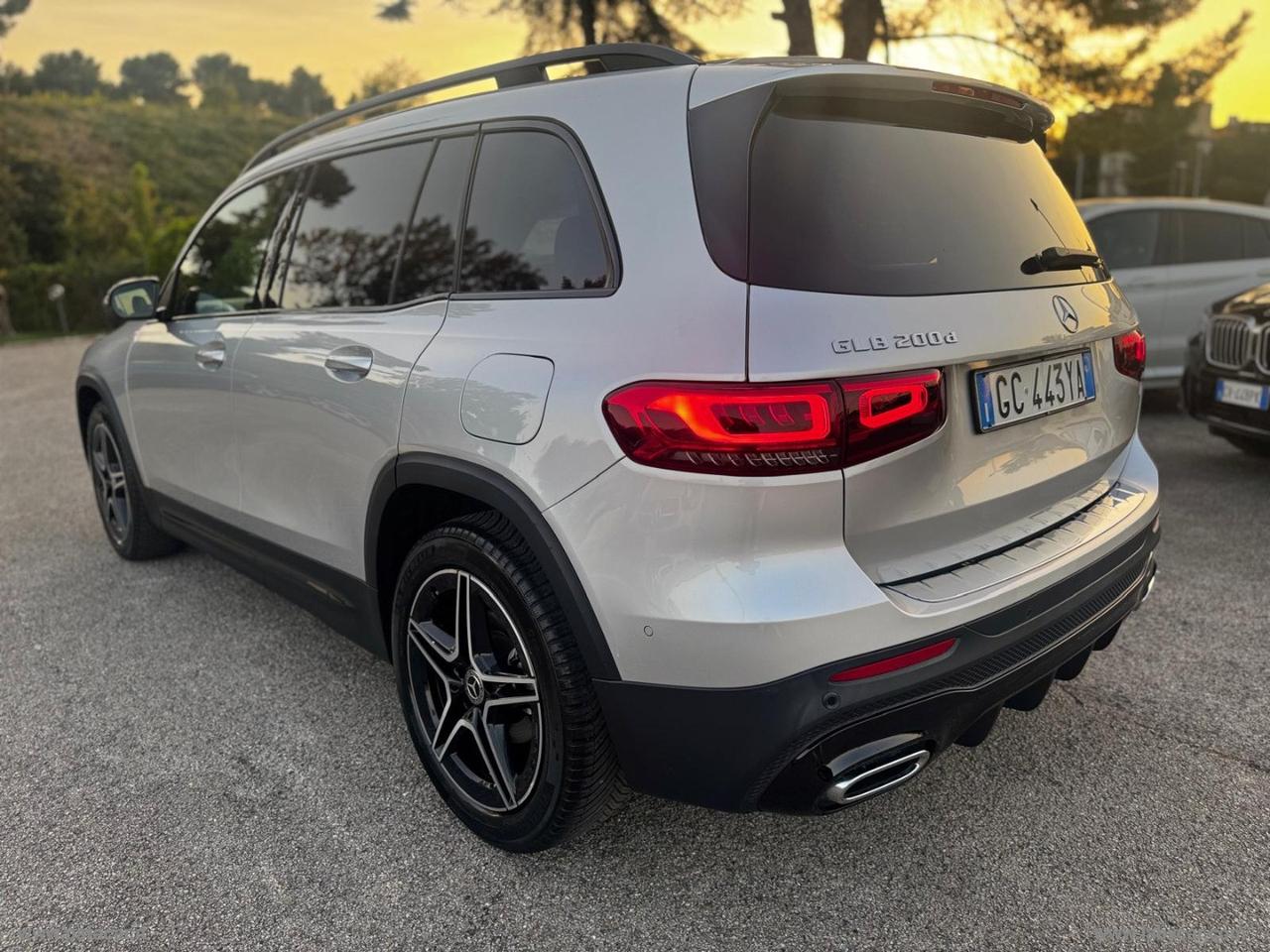 MERCEDES-BENZ GLB 200 d Automatic Premium