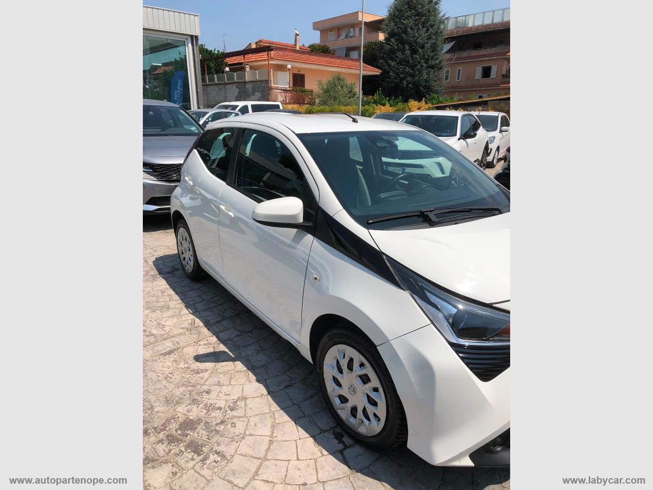 TOYOTA Aygo Connect 1.0 VVT-i 72 CV 5p. x-play