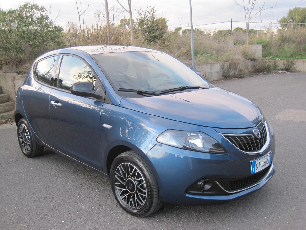 Lancia Ypsilon 1.0 FireFly 5 porte S&S Hybrid Platino