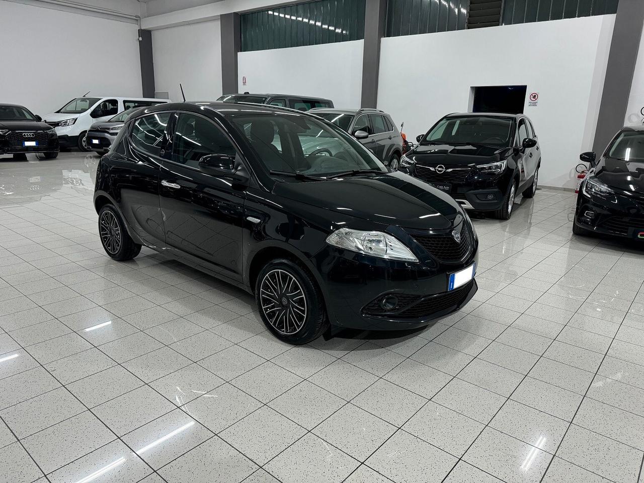 Ypsilon 1.0 Hybrid Gold 5posti PARI NUOVO 30.000KM!!!!