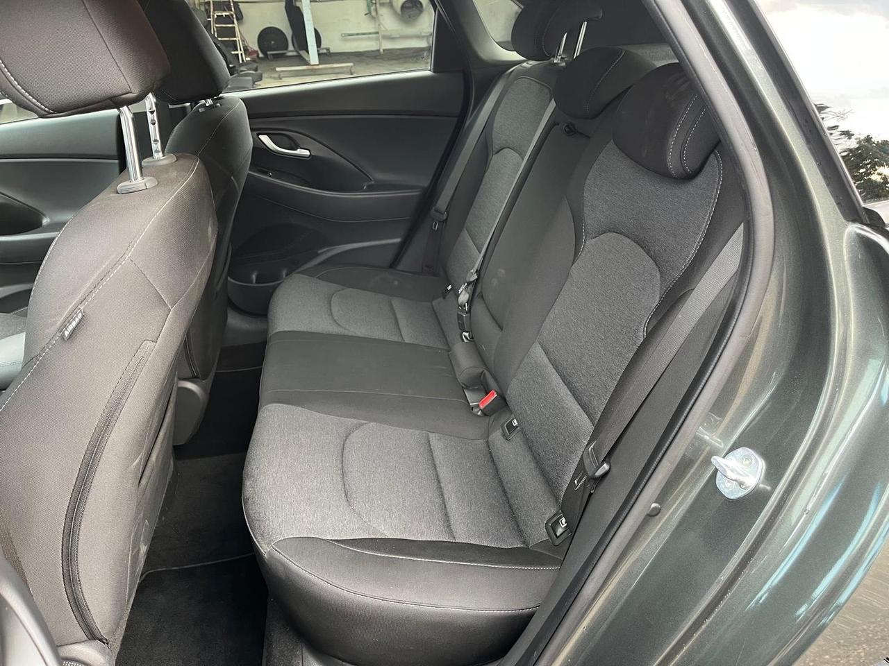 Hyundai i30-5p-1.0 hybrid- full-04/2023
