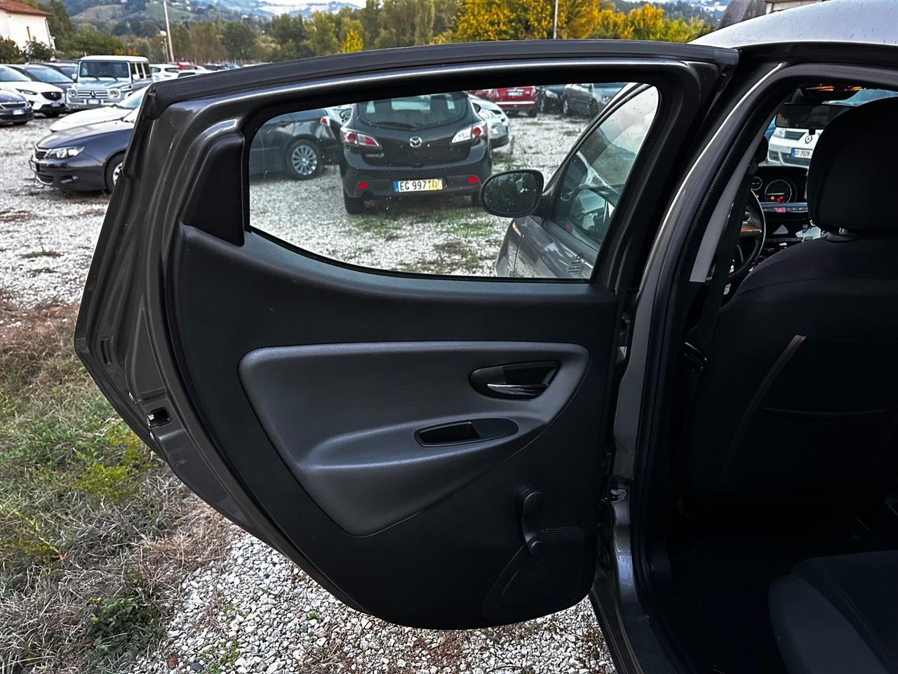 Lancia Ypsilon 1.3 MJT 16V 95 CV 5 porte S&S Silver