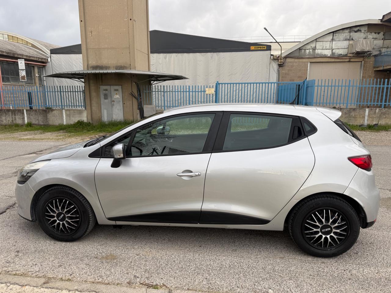 Renault Clio 1.2 75CV 5 porte Wave