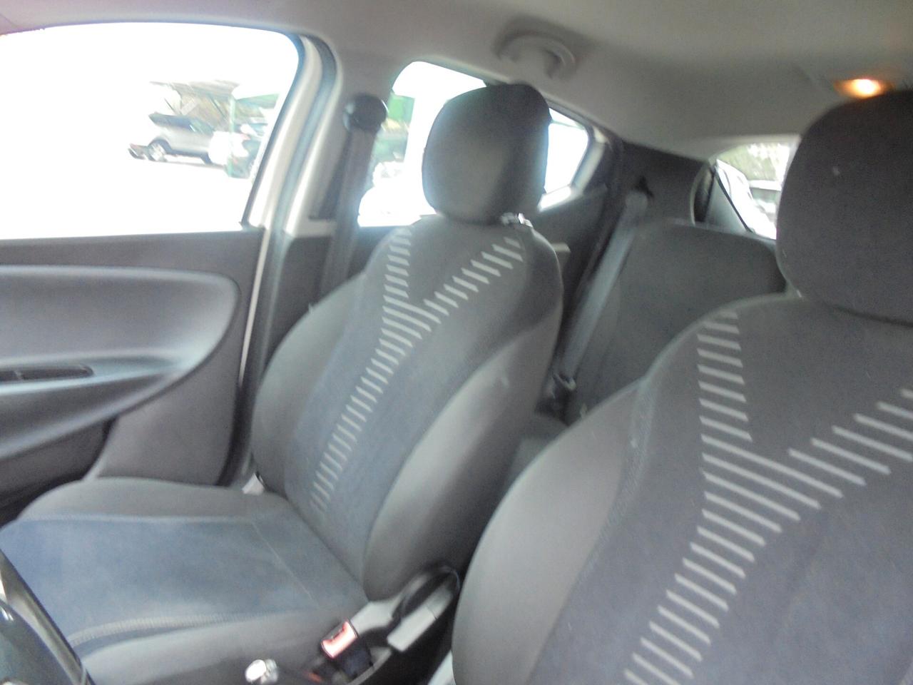 Lancia Ypsilon 0.9 TwinAir 85 CV 5 porte S&S DFN Gold