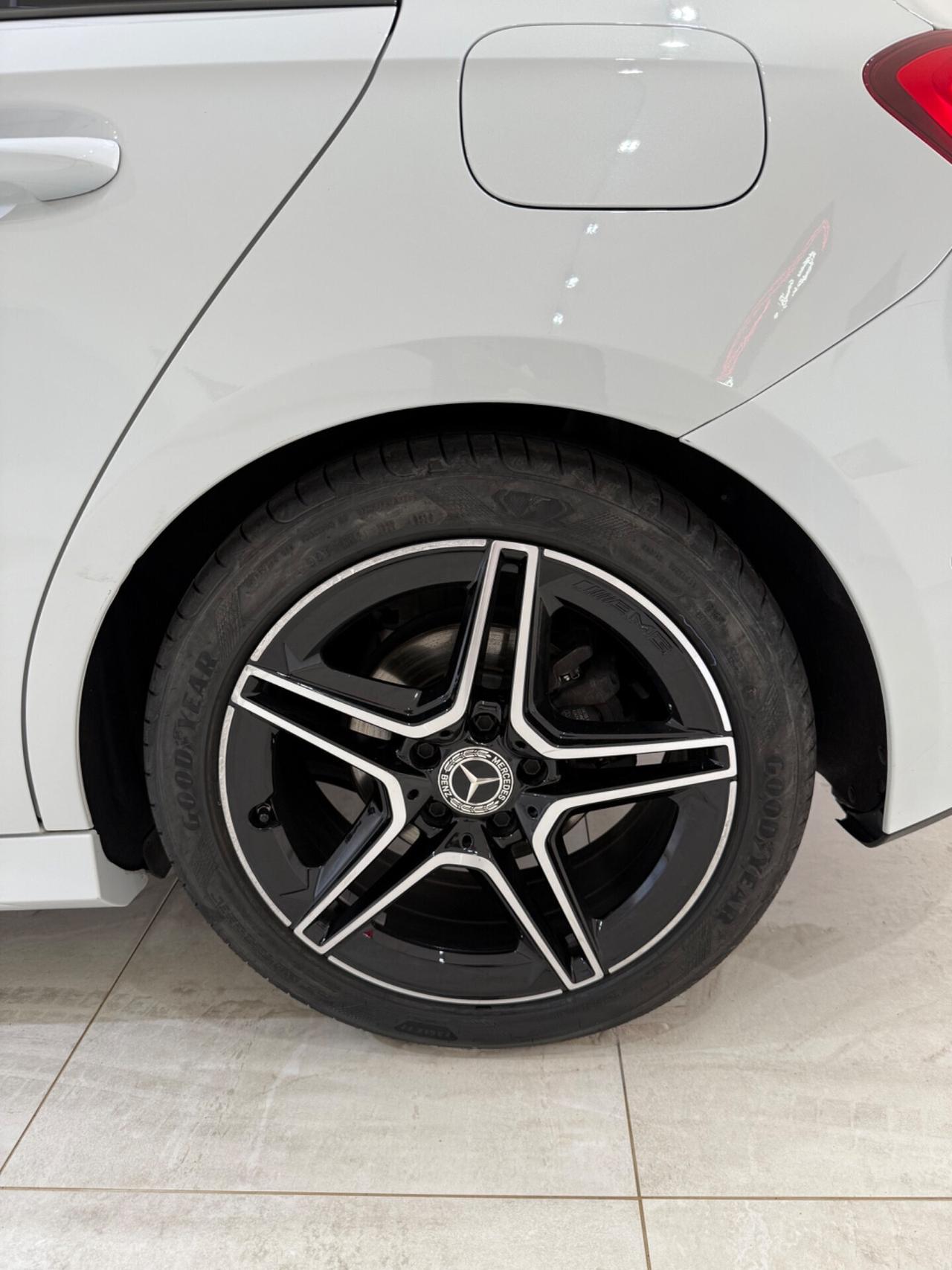 MERCEDES-BENZ A 180 D AUTOMATIC PREMIUM IVA ESPOSTA
