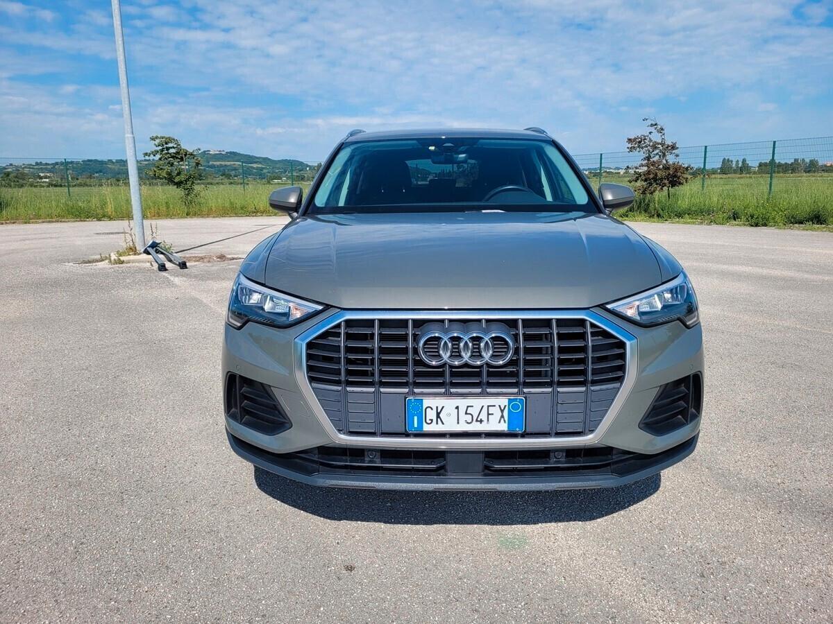Audi Q3 45 TFSI e S tronic Business