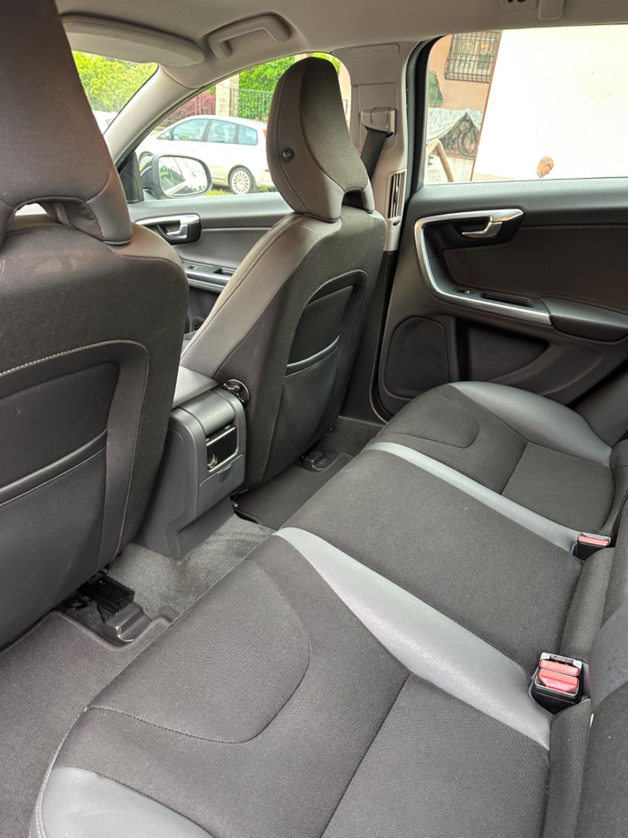 Volvo V60 D2 1.6 MOMENTUM KMCERT GARANZ UNICOPR
