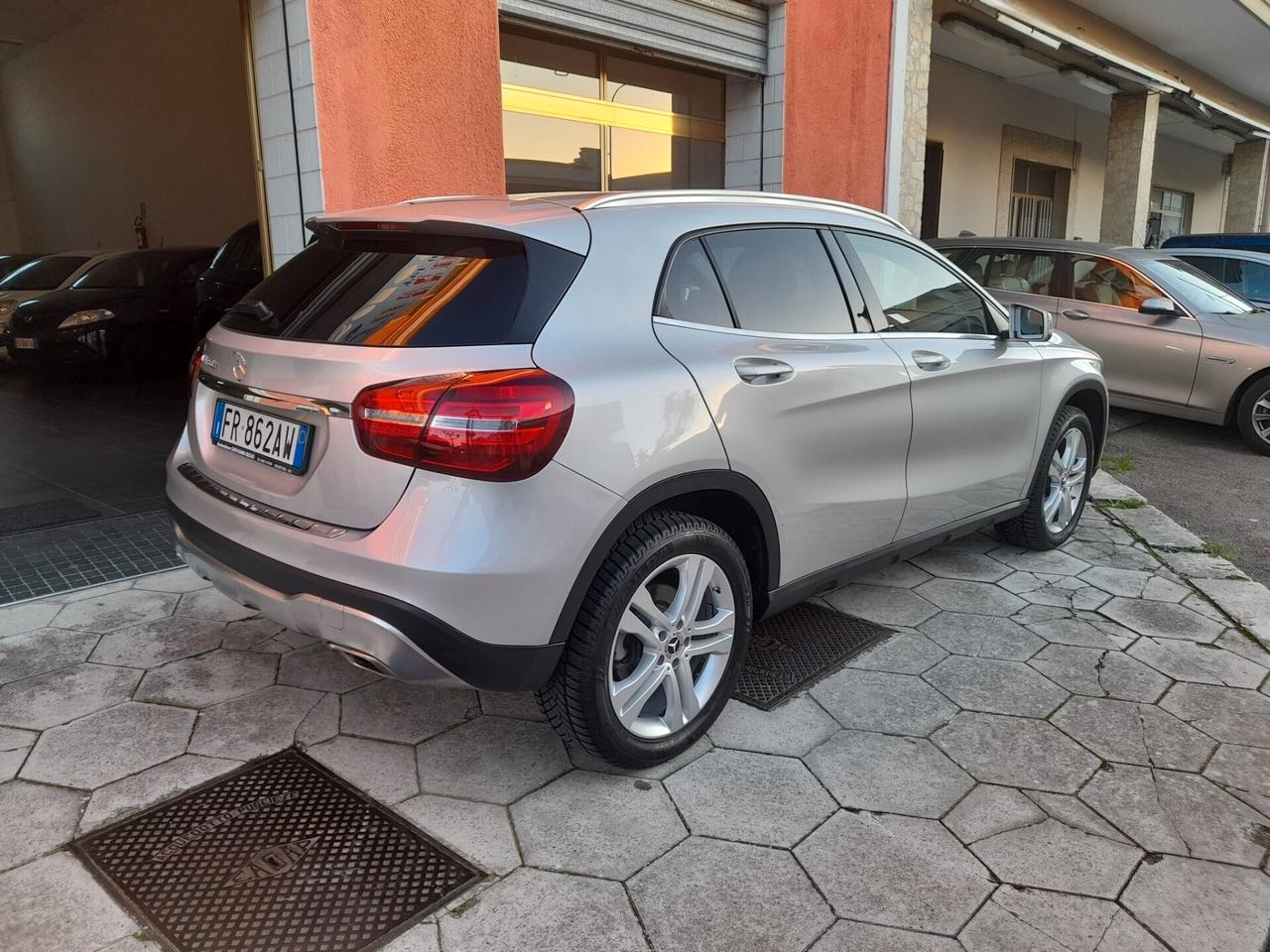 MERCEDES GLA 180 D SPORT
