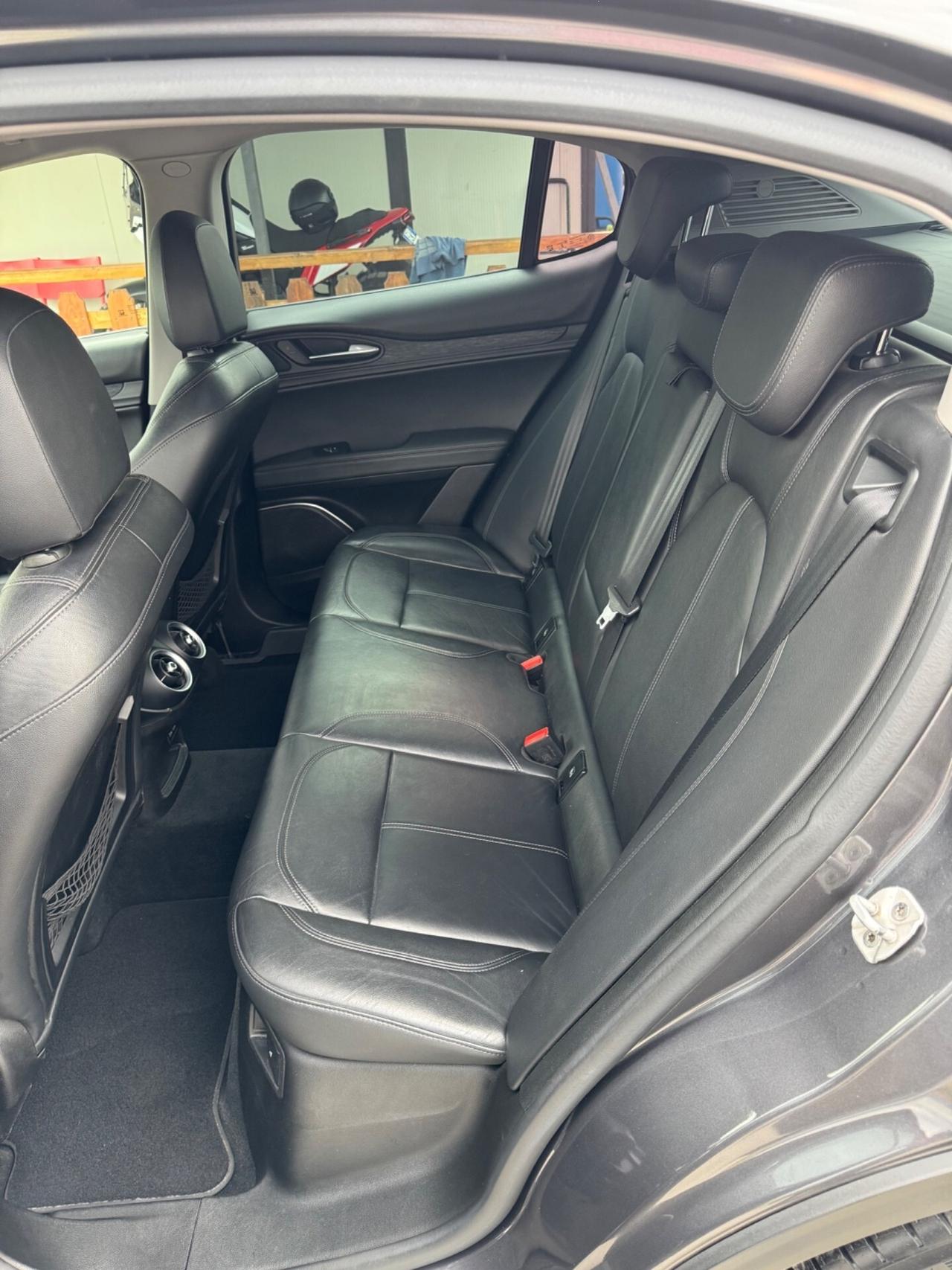 Alfa Romeo Stelvio 2.2 Turbodiesel 160 CV AT8 RWD