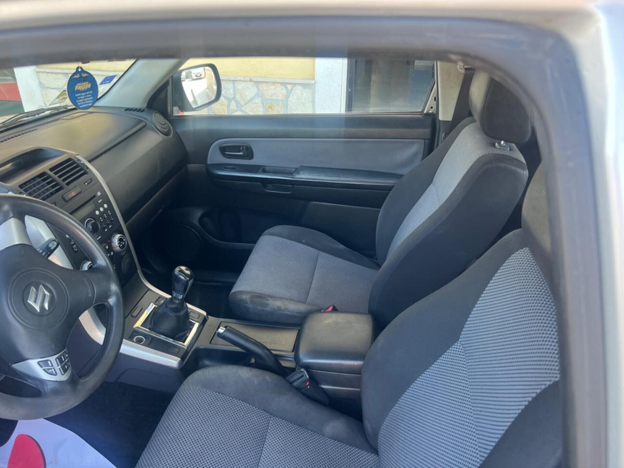 Suzuki Grand Vitara 1.6 16V 3 porte 4x4 gommato e tagliandato