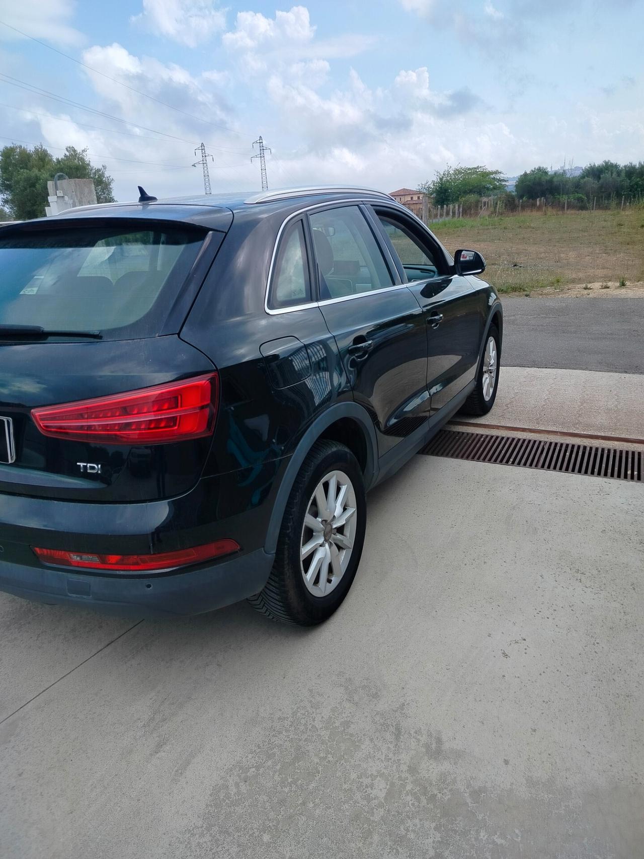 Audi Q3 2.0 TDI 120 CV Business
