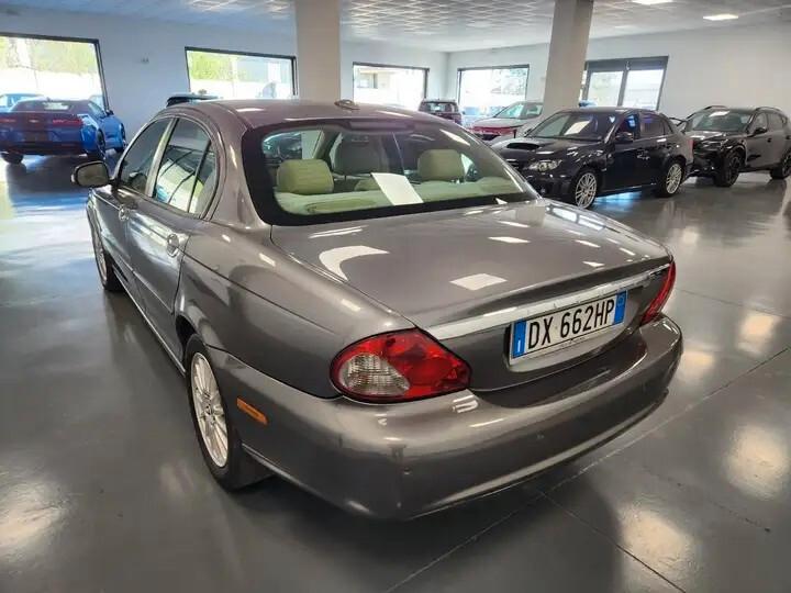 Jaguar X-Type 2.2D cat aut. Premium Luxury cDPF