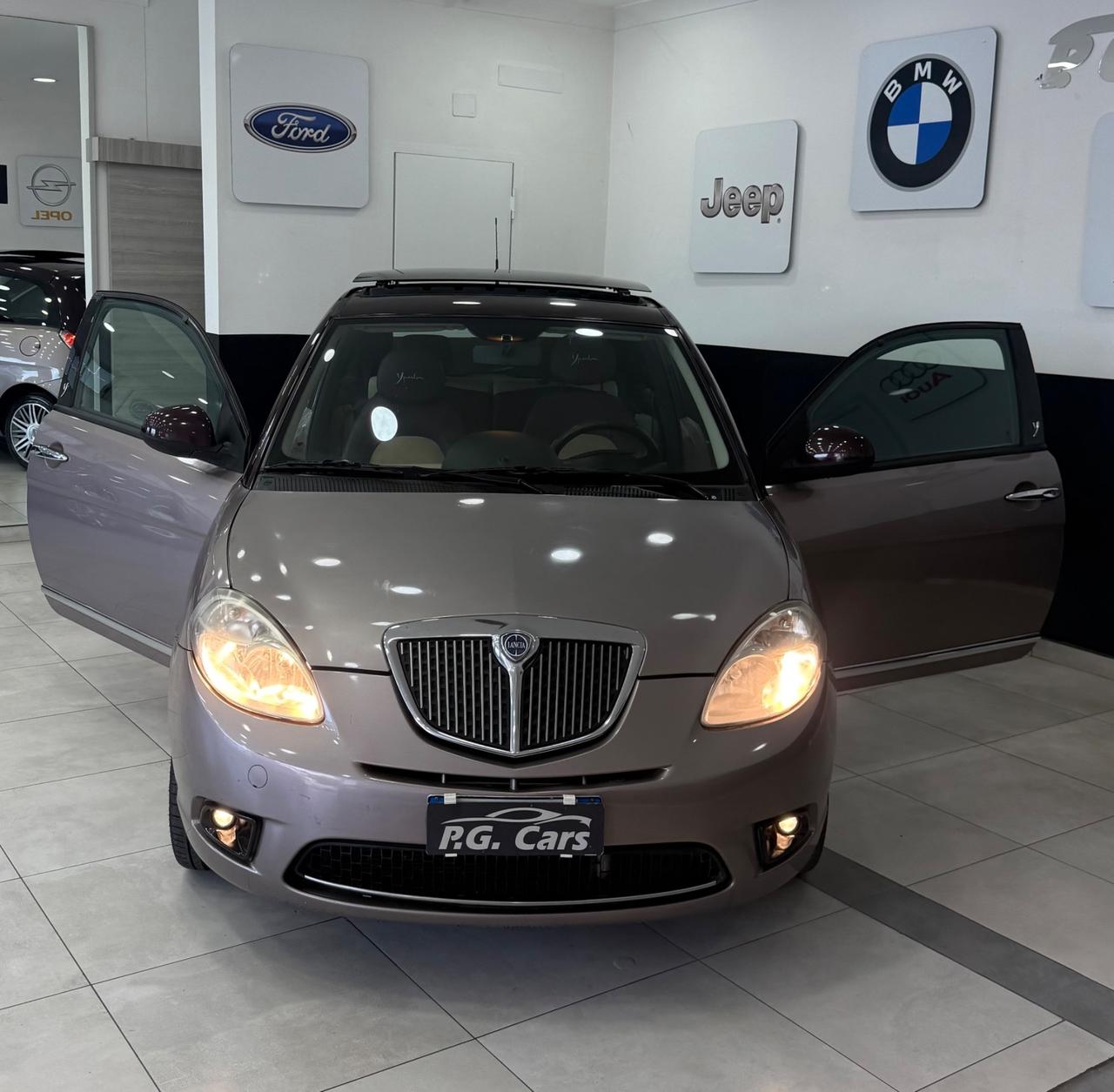 Lancia Ypsilon 1.3 MJT 75 CV Platino