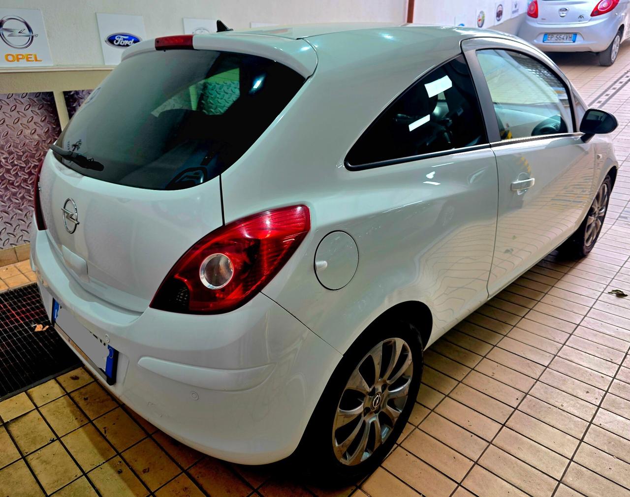 Opel Corsa 1.2 3 porte Club