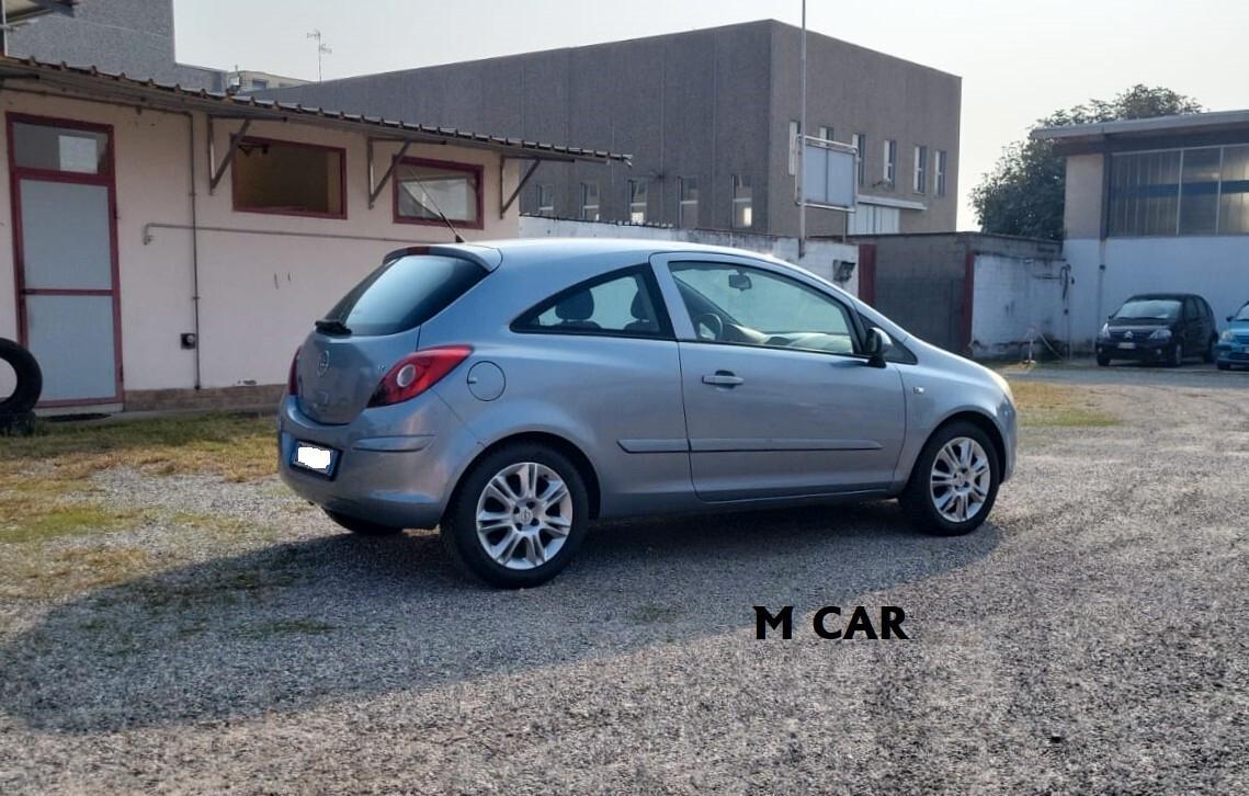Opel Corsa 1.2 3 porte Sport