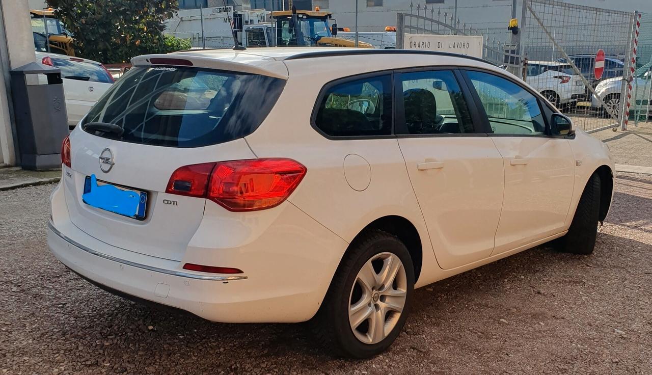 Opel Astra Sports Tourer AUTOCARRO N1